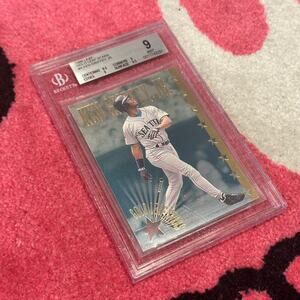 Ken Griffey Jr – 1995 Leaf Gold Stars #4 – BGC 9 – As Pictured